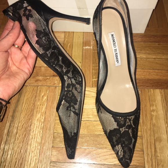 manolo lace pump